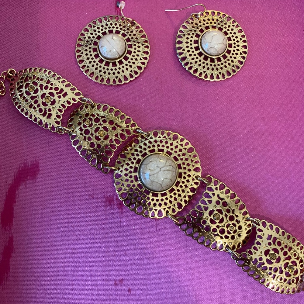 3 PC AVON GOLD STATEMENT NECKLACE, EARRINGS, BRACELET - Picture 5 of 5